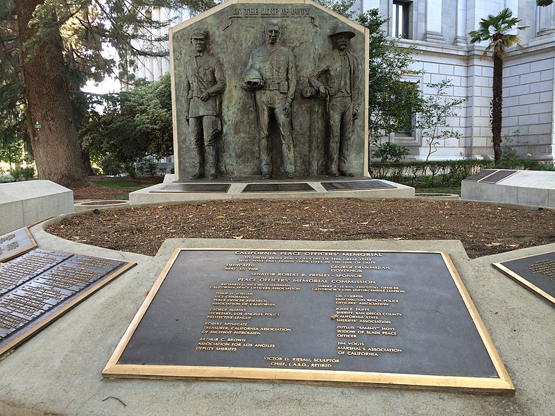 File:California Peace Officers' Memorial - panoramio (3).jpg