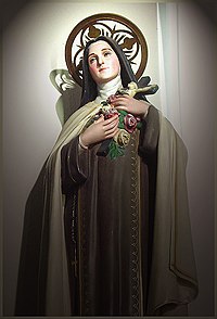 Statue traditionnelle de Thérèse de Lisieux.