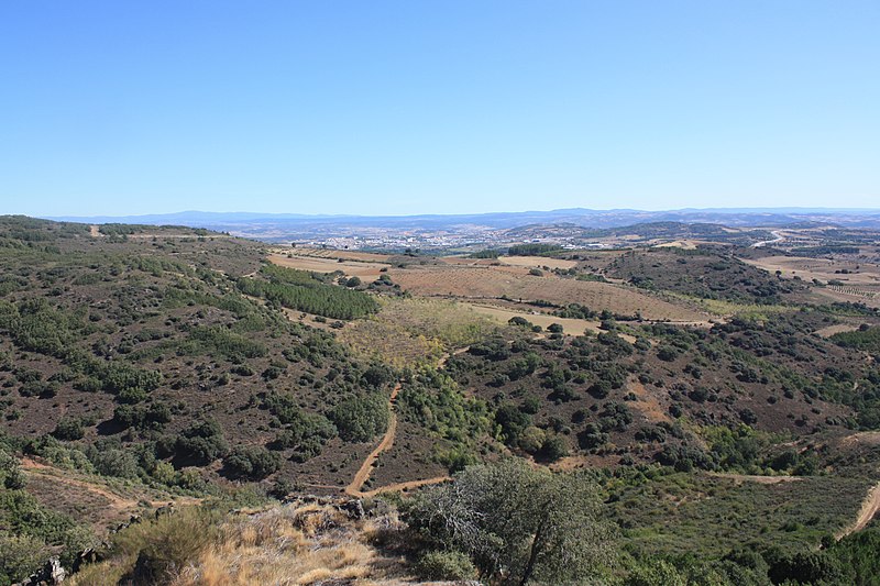 File:Castelo de Rebordãos 43.jpg