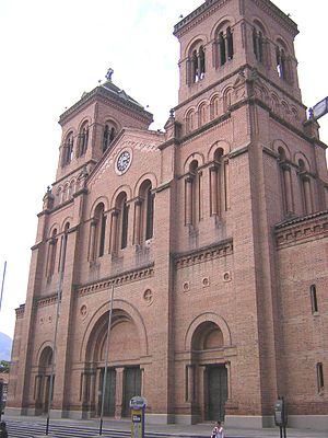 Catedral Metropolitana de Medellin-exterio.JPG