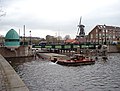 Catharijnebrug te Haarlem, draaibrug over het Spaarne, waarvan de bovenbouw door de Koninklijke Nederlandsche Grofsmederij werd vervaardigd.