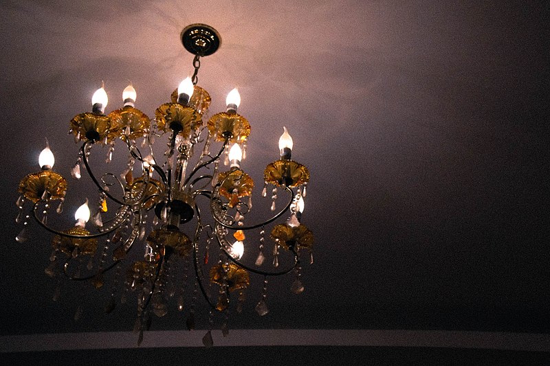 File:Chandelier (185178323).jpeg