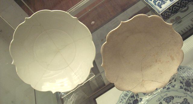 Chinese porcelain dish (left), 9th century, excavated in Iran, and a fritware dish made in Iran (right), 12th century (British Museum)