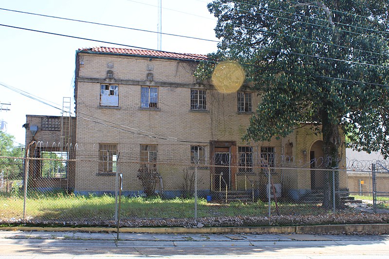 File:Columbia County Jail, Side View.JPG