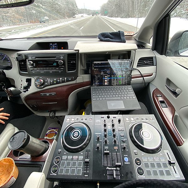 DDJ-400 in a car on the highway