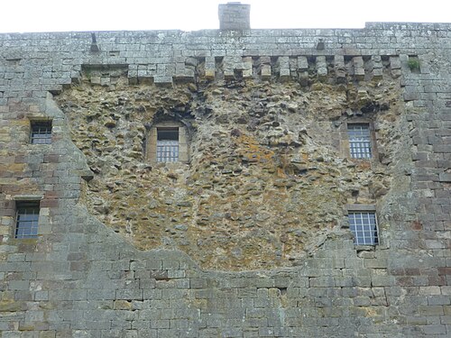 Damaged east wall of Borthwick Castle, Midlothian.jpg