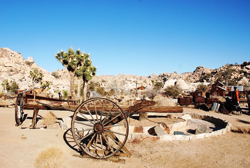 File:Desert Queen Ranch - gold mill.jpg