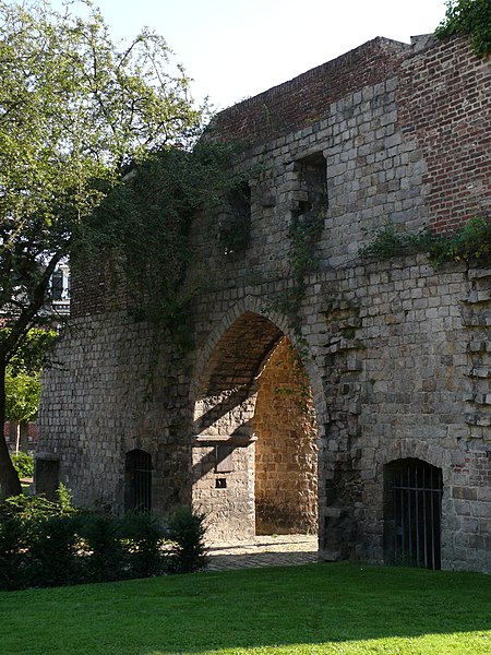 File:Douai - Porte d'Arras - 2.jpg