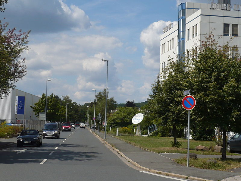 File:Dr.-Hans-Frisch-Straße Bayreuth.JPG