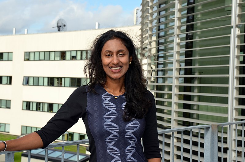 File:Dr. Hiranya Peiris standing outside the AlbaNova building in Stockholm Sweden.jpg