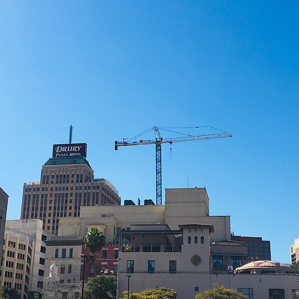 File:Drury Plaza Hotel, Downtown San Antonio.jpg