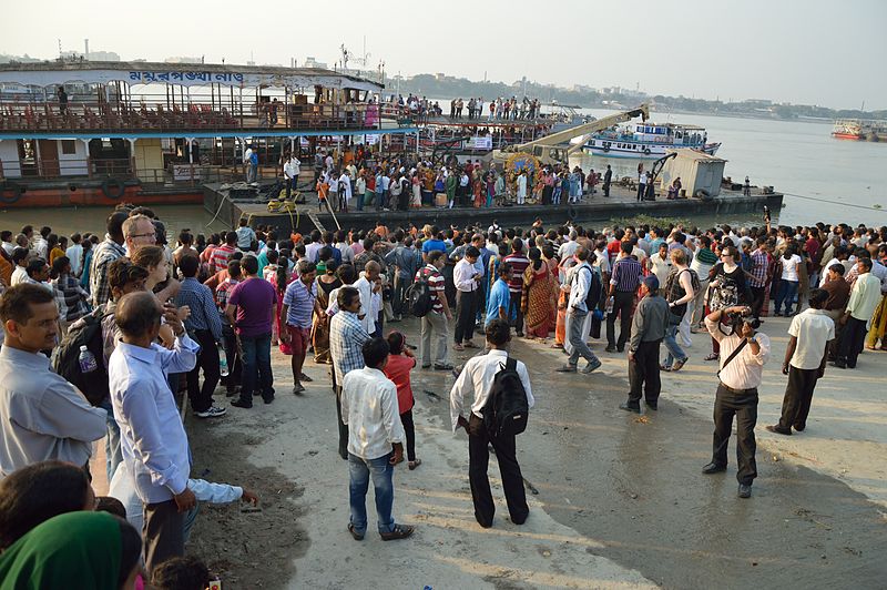 File:Durga Idol Immersion Ceremony - Baja Kadamtala Ghat - Kolkata 2012-10-24 1676.JPG