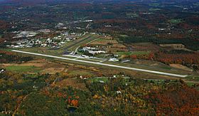Luftfoto av flyplassen i 2012.