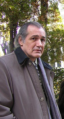 Emil Lungeanu (n. 1958, Bucureşti) este un prozator, dramaturg, eseist, critic şi poet român, membru în conducerea Filialei Bucureşti Proză a Uniunii Scriitorilor din România, redactor la revista Luceafărul de dimineaţă a U.S.R.