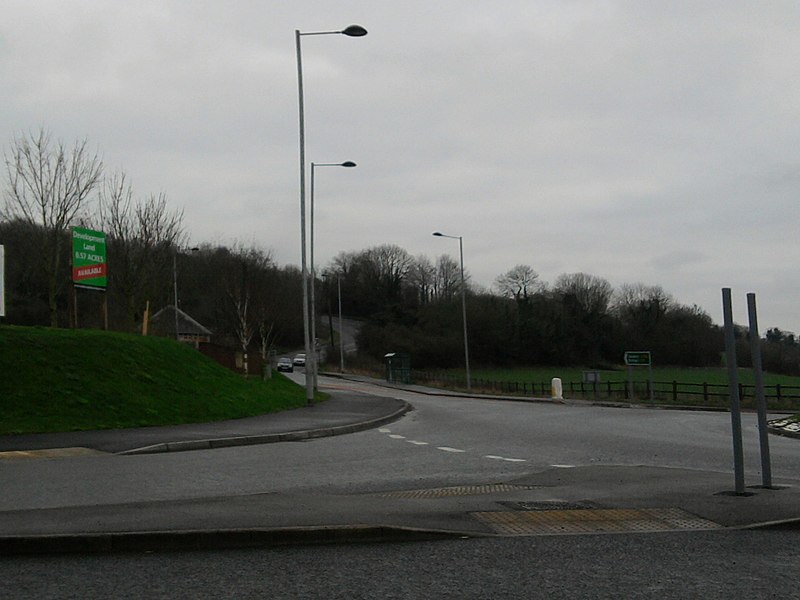 File:Entering Savernake - geograph.org.uk - 2288270.jpg