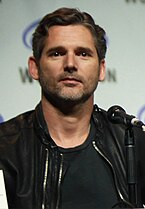 Eric Bana und Kiernan Shipka spielen in den Hauptrollen Ben Monroe und dessen Tochter Mazzy