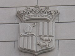 Escudo de Andorra en la fachada del Palacio Episcopal.