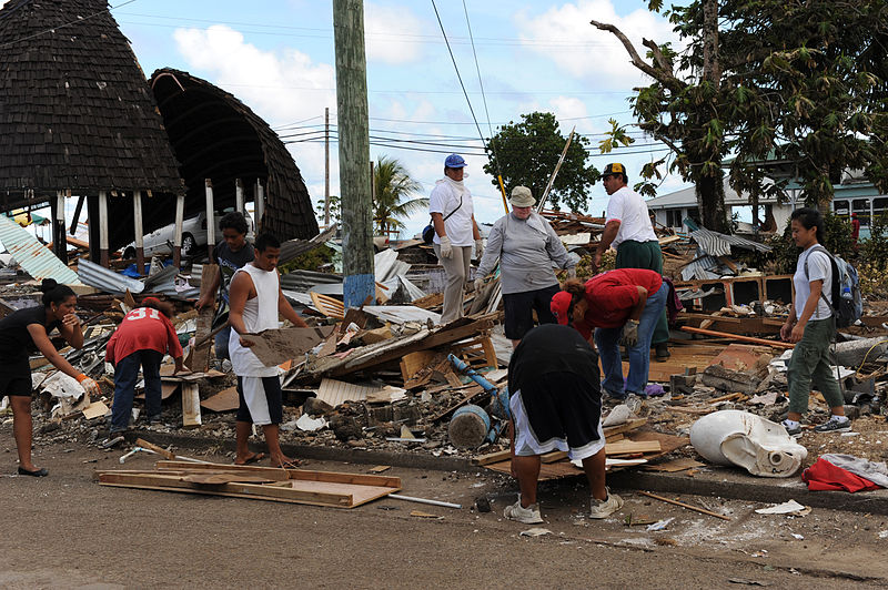 File:FEMA - 42037 - Volunteers helping residents in American Samoa.jpg