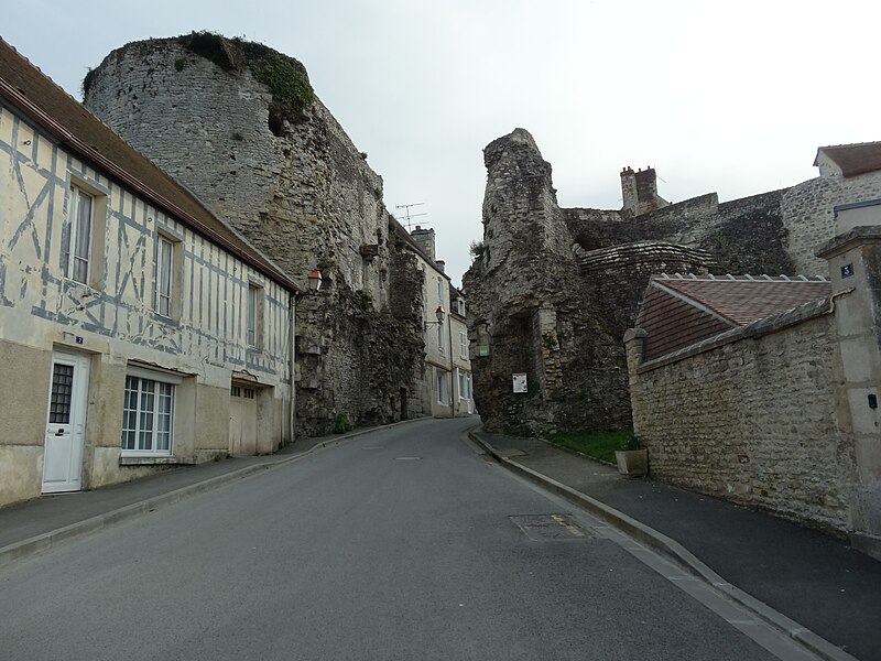 File:Falaise , vestiges de la Porte Lecomte à Saint-Laurent.JPG