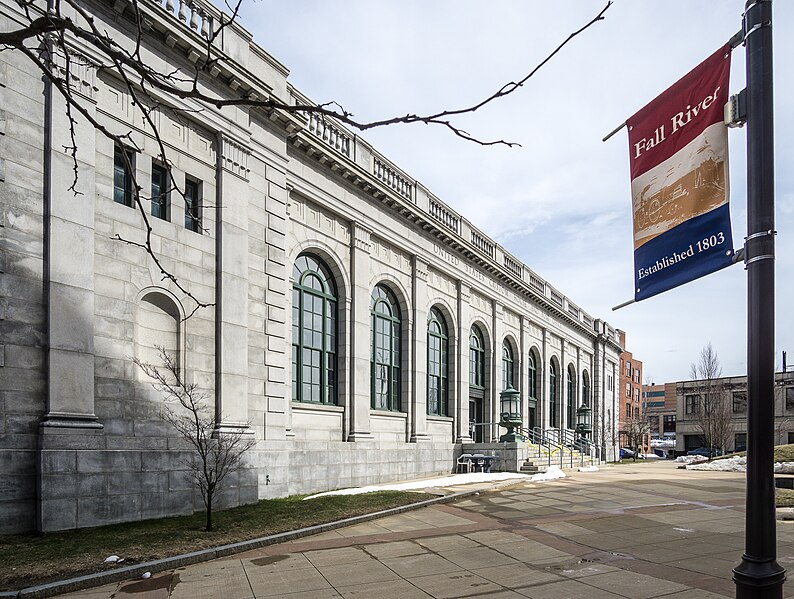 File:Fall River Post Office with banner.jpg