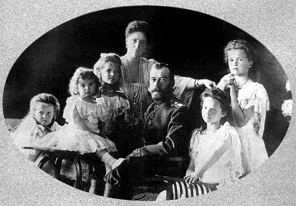 Family Tsar in 1906.jpg