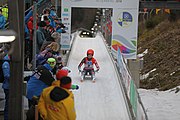 Deutsch: 2. und finaler Lauf der Juniorinnen bei den 33. FIL Juniorenweltmeisterschaften 2018 in Altenberg/Erzgebirge am 1. Februar 2018 (Namen der Abgebildeten in den Kategorien) English: 2nd and final run female juniors at the 2018 33th FIL Junior World Championships at Februar 1st alt Altenberg, Germany (names in categories)