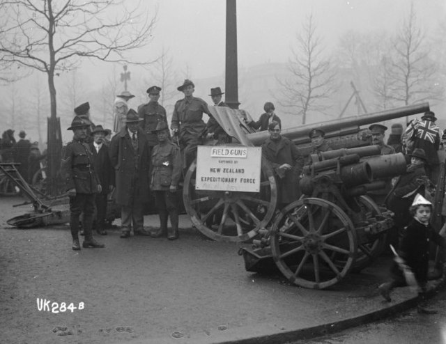 German field guns captured by the NZEF displayed in London, 1918