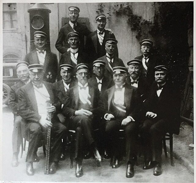 File:Foto der Teilnehmer des 125. Stiftungsfestes des Corps Saxonia Halle 1929.jpg