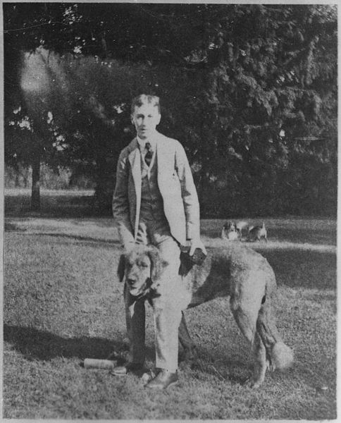 File:Franklin D. Roosevelt with Monk in Hyde Park - NARA - 196640.jpg