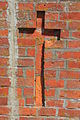 English: Cross on bricks in Gniewino. Polski: Krzyż w cegłach we wsi Gniewino.