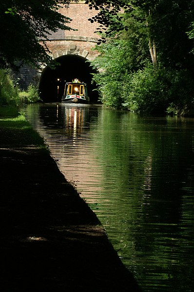 File:Grand Union Canal - Eastern Entrance to the Braunston Tunnel (149396971).jpg