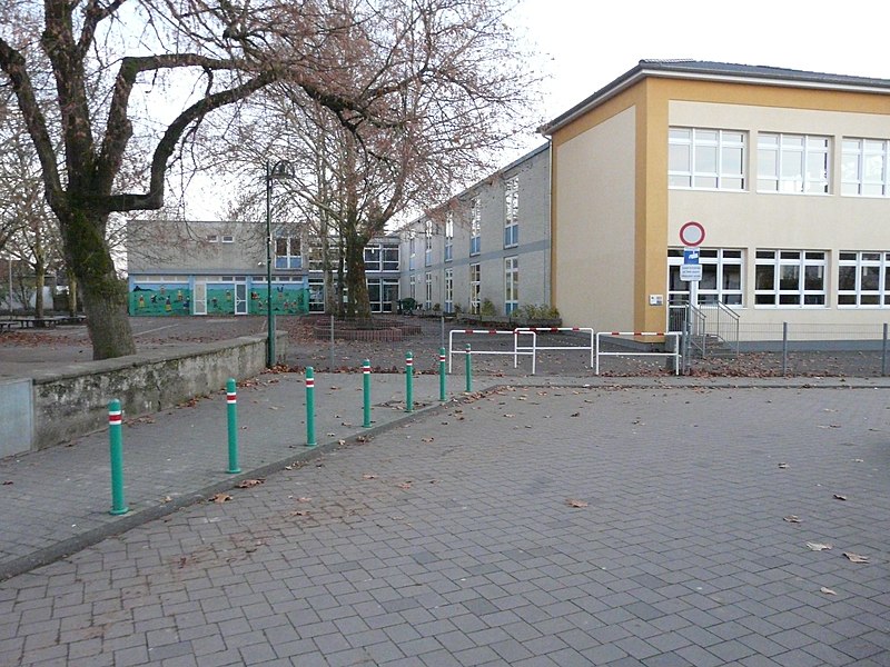 File:Grundschule Niederkassel - panoramio.jpg