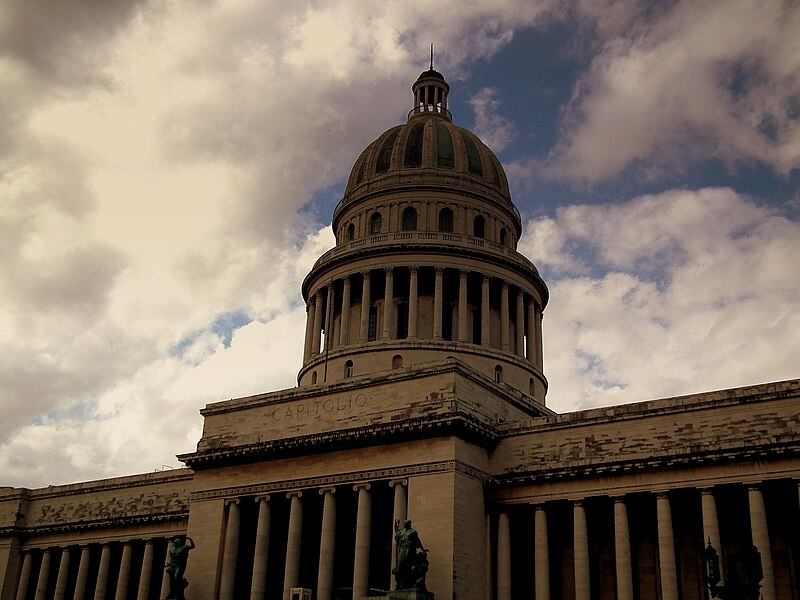 File:HAVANA CUBA DEC 2010 (5266310782).jpg