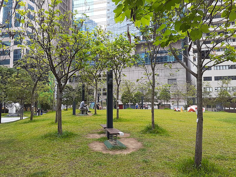 File:HK KTD 觀塘 Kwun Tong 巧明街 How Ming Street 駿業街 Tsun Yip Street Playground InPark June 2021 SS2 03.jpg