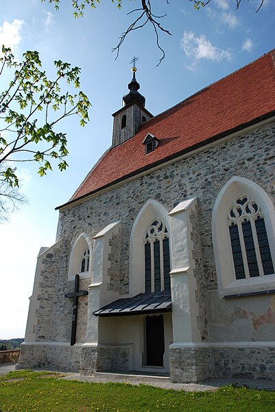 File:Hannersdorf kirche ostseite.JPG