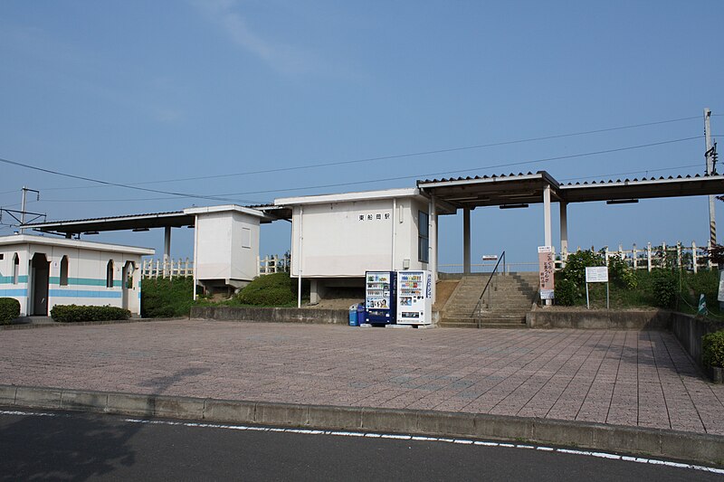 File:Higashi-Funaoka Station.jpg
