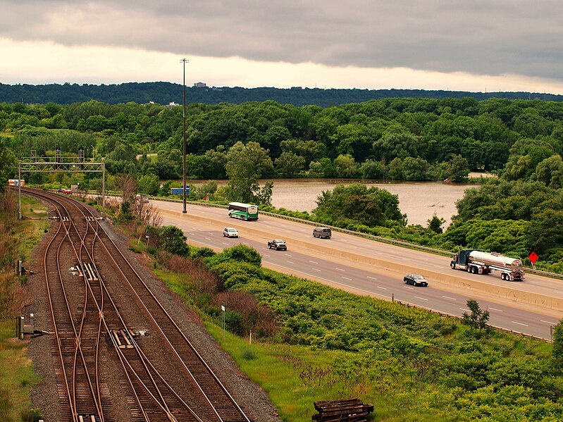 File:Highway 403 Hamilton.jpg