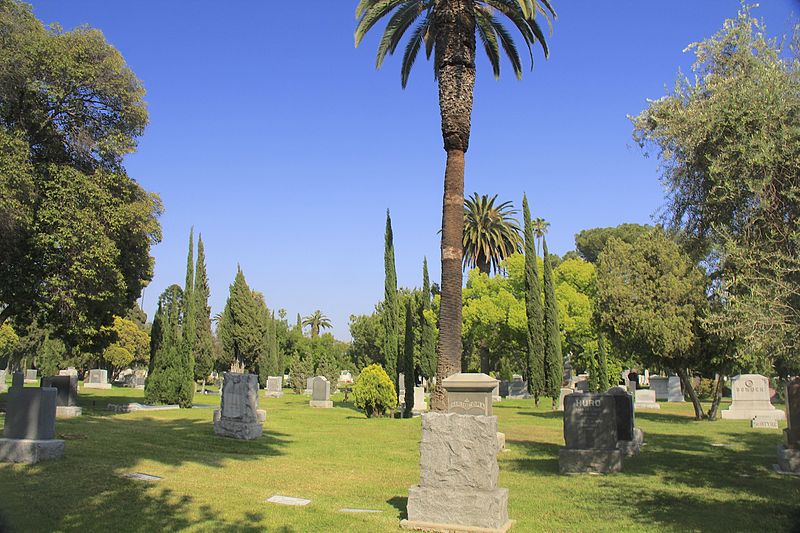 File:Hollywood Cemetery, 6000 Santa Monica Blvd Hollywood 1803.jpg