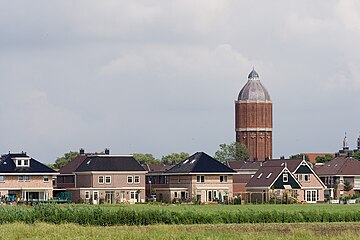 Fichier:Hoogkarspel_with_water_tower.jpg