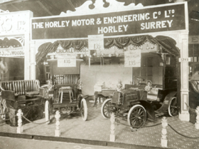 The Horley Motor & Engineering exhibition stand, circa 1904/6 Horley Motor & Engineering Co Ltd, circa 1904.png