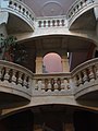 Hotel de FondFroide, Milieu du 17em. Escalier sur 4 colonnes "a noyau eclaté