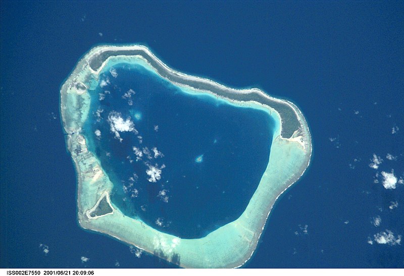 File:ISS002-E-7550 - View of the Society Islands.jpg