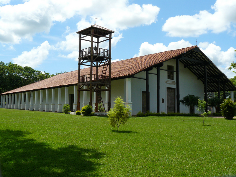 File:Iglesia Yaguaron frente campanario.png