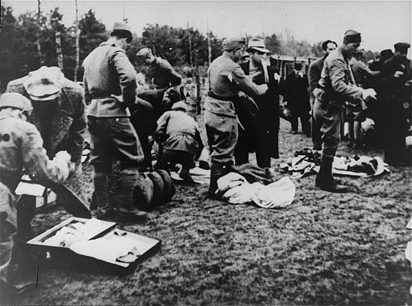 Arriving prisoners being robbed by Ustaše guards