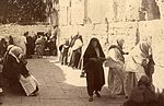 Pèlerins juifs devant le Mur occidental, pleurant Jérusalem et le Temple, vers 1900.