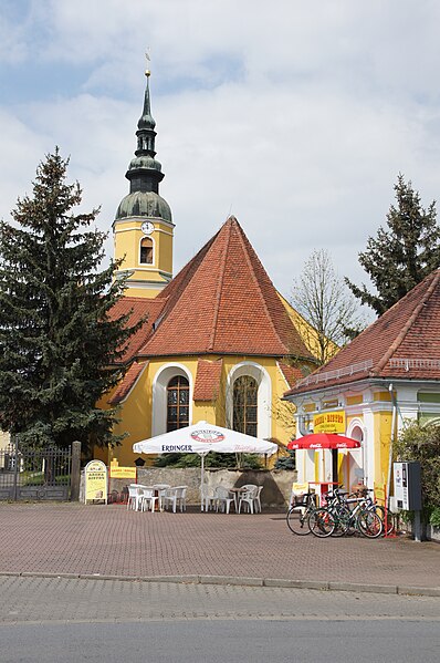 File:Königswartha-Kirche-und-Döner.jpg