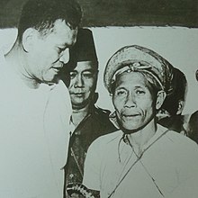 President Ramon Magsaysay with Hadji Kamlon. Kamlon and Magsaysay.jpg