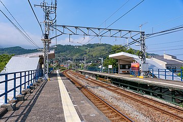 View of Katase-Shirata Station, an example where the line is a single track, but it is possible to cross each other only at the station.