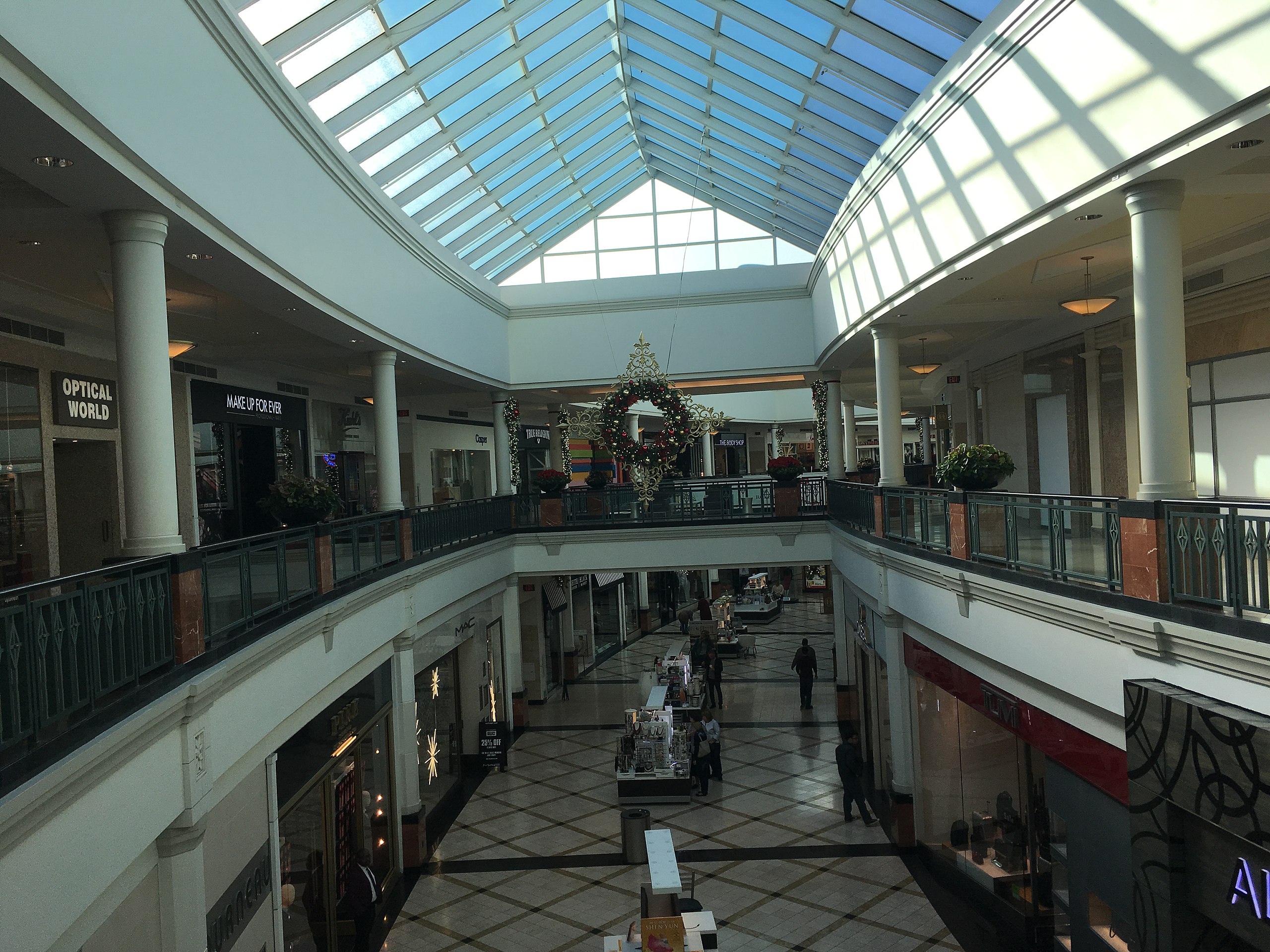 File:King of Prussia Mall second floor between Lord and Taylor and  Nordstrom at Christmas.jpg - Wikimedia Commons