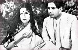 Kundan Lal Saigal as Devdas and Jamuna Barua as Parvati in Devdas